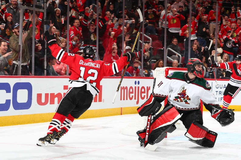 Blackhawks Finding Ways To Win, Beat Arizona For Third Straight Victory ...